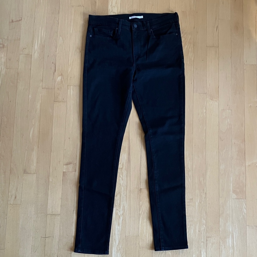 Black Levi's size 31 Slimming Skinny jeans